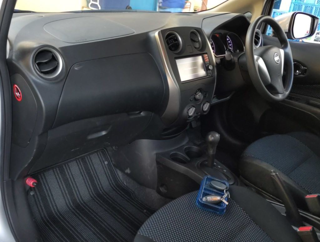 Car image 3